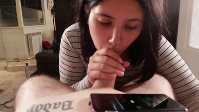 ຂ້ອຍຢອກເອື້ອຍຂອງຂ້ອຍໃນຂະນະທີ່ນາງເບິ່ງ Disney [Cum]